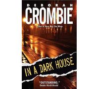 Deborah Crombie In a Dark House (Tascabile)
