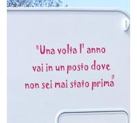 Decalart Kit 1 adesivo camper caravan van (PEZZI 1) Dim. 55 x 29 cm frase "Una volta l'anno vai in un posto dove non sei mai stato prima" decalcomanie per camper L214 (041 Fucsia)