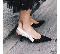 Décolleté da donna Queste scarpe con tacco alto sono la perfetta combinazione di stile e funzionalità. Con un'elegante punta affusolata e un grazioso fiocco bianco che aggiunge un tocco di romanticism