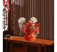 Decorazione per il capodanno cinese con bacche rosse e foglie dorate,