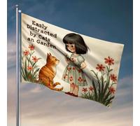 Decorazione per la stanza dei ragazzi adolescente una ragazza ammira un fiore mentre un gatto guarda. Bandiera divertente bandiera da giardino decorazione per la casa per uomini (30 x 45 cm)