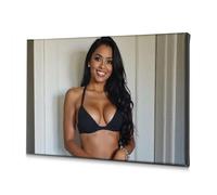 Decorazioni da parete Una donna in un bikini nero sorride calorosamente. Tela decorativa per il bagno, piatti decorativi (40 x 60 cm)