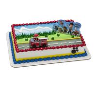 DecoSet Paw Patrol Just Yelp for Help Cake Topper, decorazioni in 2 pezzi con Marshall in autopompa e sfondo per divertirsi dopo la festa di comp