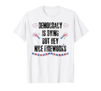 Democracy is Dying But Hey Nice Fireworks US 4th of July USA Maglietta