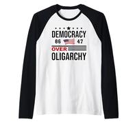 Democracy Over Oligarchy No Oligarchs Flag Fight Oligarchy Maglia con Maniche Raglan