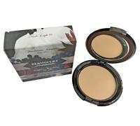 Dermocura fondotinta compatto seta pura sulla pelle colore Nude Light 01