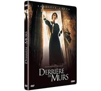 Derrière les murs
