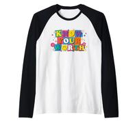 Design colorato con Citazione Know Your Worth e Positive Happy Face (Lingua Maglia con Maniche Raglan