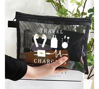 Design funzionale e chiaro: questa borsa ha un pannello frontale trasparente che permette di vedere e accedere facilmente a spine, cavi e caricabatterie senza problemi. Il testo bianco in evidenza "SP