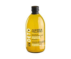 Deto Andrea Milano, Aceto di Mele Biologico con Zenzero, Curcuma e Peperoncino, Ideale come Condimento su Verdure Grigliate o da Bere Solo o Diluito con Del Ghiaccio, Made in Italy, 500 ml