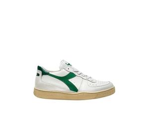 Diadora MI BASKET LOW USED Siamo nel 1984 e un paio di sneaker scrivono la storia del basket: sono le MI Basket. Qui l'iconico modello si propone nella sua versione MI Basket Low Used: pelle pieno fio