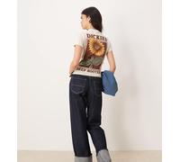 Dickies - T-shirt ristretta bianco sporco con stampa grafica di girasole sul retro - In esclusiva per ASOS M