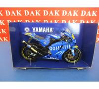 Die cast 1/12 Modellino Moto Yamaha YZR-M1 Gouloises Fortuna 2004 V.Rossi NewRay