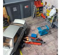 Diorama Garage 1-43 Figura Meccanica Su Un Torin Rolling Creeper Con Una Chiave