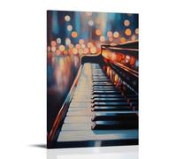 Dipinto a olio con strumenti musicali, tasti del pianoforte a coda luccicanti sotto una luce soffusa, con riflessi sfocati nella sala da concerto sullo sfondo, arte da appendere alla parete, design
