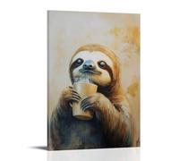 Dipinto ad olio con animali di un bradipo sorseggiando caffè all'alba, occhi assonnati che guardano nella nebbia dorata su uno sfondo crema silenzioso. Elegante poster decorativo da appendere alla