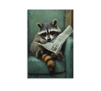 Dipinto ad olio con animali di un procione che fa un sonnellino faccia prima in un giornale, coda che scodinzola pigramente contro una sedia verde salvia. Decorazione murale moderna da appendere