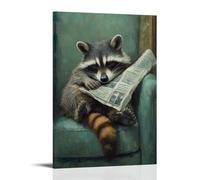 Dipinto ad olio con animali di un procione che fa un sonnellino faccia prima in un giornale, coda che scodinzola pigramente contro una sedia verde salvia. Decorazione da parete moderna da appendere