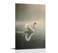 Dipinto ad olio con animali - Grazioso cigno bianco che scivola attraverso un lago nebbioso con riflessi morbidi e delicate pennellate di pennellate, elegante poster decorativo da parete, 60 x 90 cm