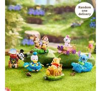 Disney Classic Characters Divertente Macchina da Scontro e Scatola Cieca del Treno a Vapore Parata DongDong, Design cartoni animati Carino, Uso Doppio per Gioco Creativo e Decorazione, Ottimo per Came