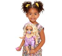 Disney Set bambola Rapunzel Baby della Principessa marsupio, prodotto ufficiale Jakks Pacific. Include la bambola Rapunzel Baby con marsupio e accessori