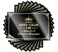 Divertente adesivo primaverile in vinile resistente, con scritta "Keep Calm I'm Almost A Project Manager" da parete per uso in piedi (12 x 18 cm)