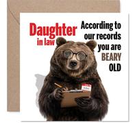 Divertente biglietto di compleanno per nuora - 'Secondo i nostri record, you are beary old' - Orsetto stravagante con portablocco aggiunge un tocco sfacciato - quadrato da 145 mm, busta inclusa