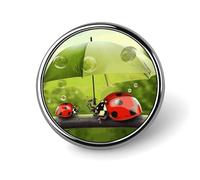 Divertente coccinella che tiene ombrelli rotondi badge personalizzati in metallo spilla da bavero adatta per abbigliamento borse cappello spilla stampata umoristica distintivo decorazioni per feste