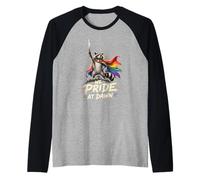 Divertente Raccoon Rainbow Cape Warrior di Cui Siamo orgogliosi all'alba Maglia con Maniche Raglan
