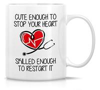 Divertente tazza da caffè in ceramica con scritta "Cute Enough to Stop Your Heart Skilled to Restart It Doctor", 325 ml, divertente, sarcasmo, motivazionale, regalo di compleanno per medici, amici,