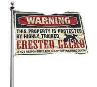 Divertenti bandiere da giardino avvertono che questa proprietà è protetta da una bandiera geco crestato altamente addestrata per dormitori, decorazione per la casa sul lago (dimensioni: 120 x 180 cm)