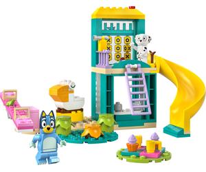 Divertimento al parco giochi di Bluey e Chloe