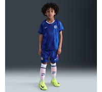 Fc Chelsea 2025/26 Stadium Home - Set di 3 maglie da calcio Nike Replica per bambini più piccoli, Rush Blue/Bianco/Speed Red, HJ5617-496, S
