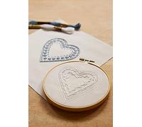 DMC - Duo d'amore, Mindful Making Kit | Duo Kit Ricamo, Lascia che la tua mente si rassereni ricamando con amore questa dolce coppia di cuori