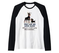 Doberman e Bassotto Dicono Che Ci assomigliamo Funny Dog Art Maglia con Maniche Raglan