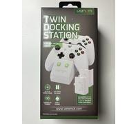 Docking station doppia Venom Xbox One con 2 batterie ricaricabili - Bianco