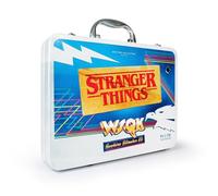Doctor Collector Stranger Things WSQK Hawkins Hitmaker Memories Collector's Box edizione limitata, Scatola da Collezione in metallo con vinile esclusivo e repliche ufficiali