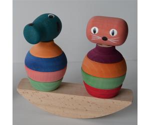 Dondolina in legno trattato con colori ad acqua , 18x7x h16 cm Gioco adatto dai 12 mesi per esperienza sensoriale e di motricità fine Rosa Azzurro rosa