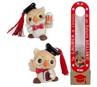 Doni Bomboniere Laurea 1 pz Statuina Guefetto Laureato con Tocco E Nappina Rossa Assortito in Due Modelli O Libro tra Le Mani La Matita sulla Gift Box Ãˆ Presente Scritta La L'Inizio di Un Futuro