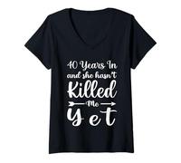 Donna 40 Years in And She Hasn't Killed Me Yet 40th Anniversary Maglietta con Collo a V