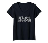 Donna Buon Compleanno Anna - Lei è un'intera Anna-Venture Maglietta con Collo a V