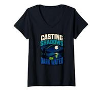 Donna Casting Shadows on Dark Water Night Fishing Theme Maglietta con Collo a V