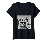 Donna Cat At The Malbork Castle, Polonia Maglietta con Collo a V