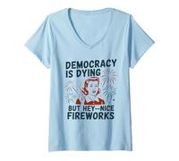 Donna Democracy Is Dying But Hey Nice Fireworks Satira Politica Maglietta con Collo a V