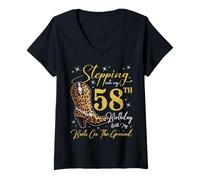 Donna Entrando nel mio 58 ° compleanno con i miei stivali a terra Maglietta con Collo a V