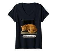 Donna Funny Cat Tech I work on computer Lazy Cat Laptop Humor Maglietta con Collo a V