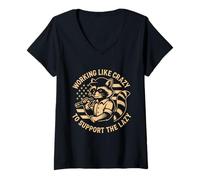 Donna Funny Working Like Crazy To Support The Lazy US Flag Raccoon Maglietta con Collo a V