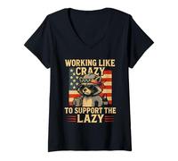 Donna Funny Working Like Crazy To Support The Lazy US Flag Raccoon Maglietta con Collo a V