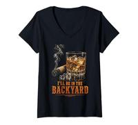 Donna I'll Be in The Backyard Funny Cigar Bourbon Whiskey Lover Maglietta con Collo a V