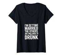 Donna I'm Getting Married They're Just Here to Drink - Maglietta con Collo a V